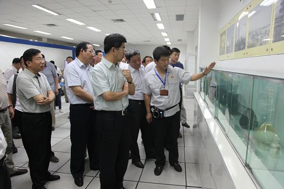 参观组了解公司工艺流程、生产产品